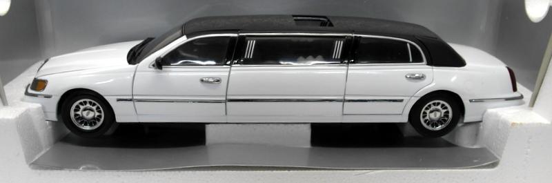 Lincoln Limousine 1/18 Sunstar New Millennium - Blanche - Réf 1260 - Occasion