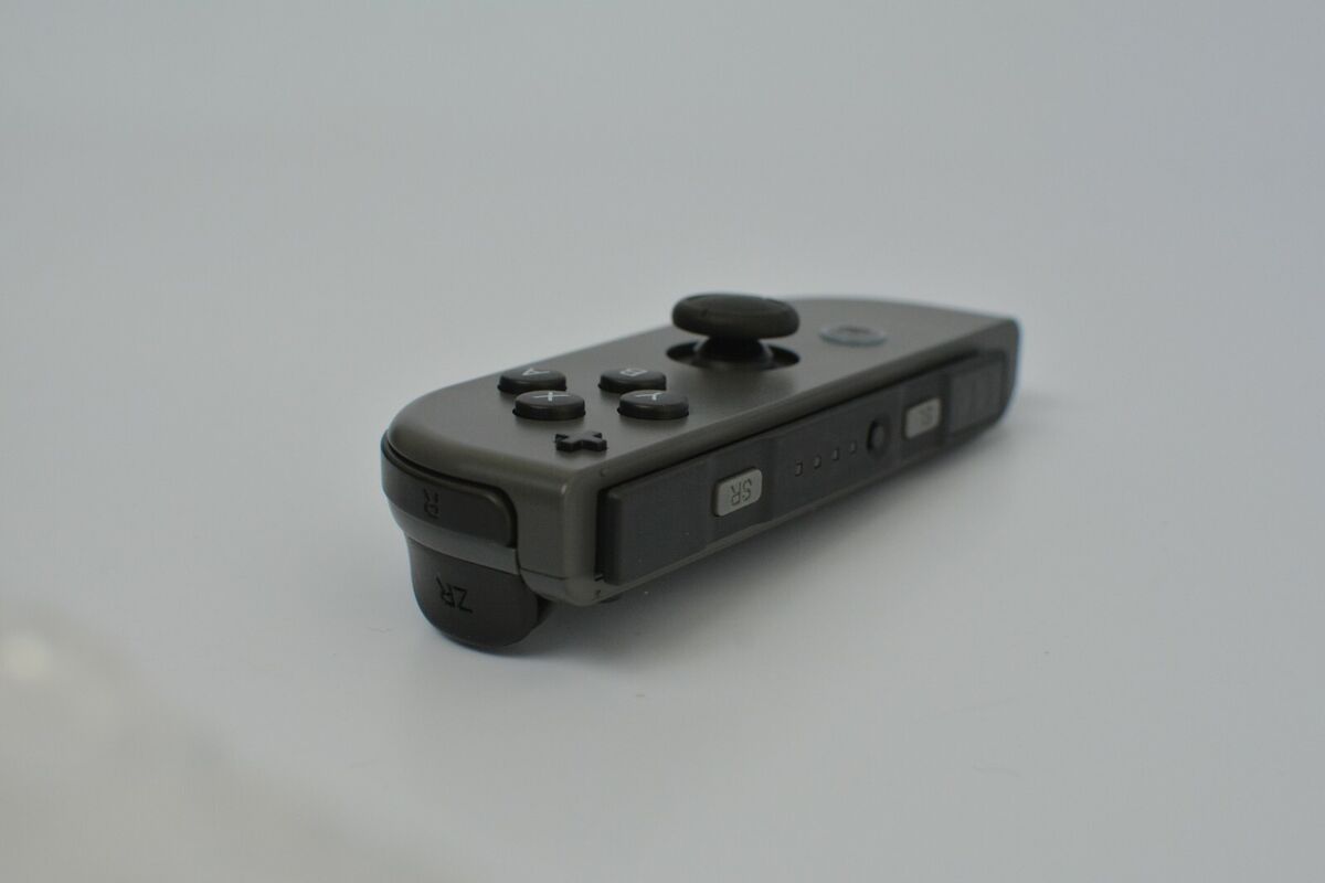 Joy-Con Grip - REFURBISHED