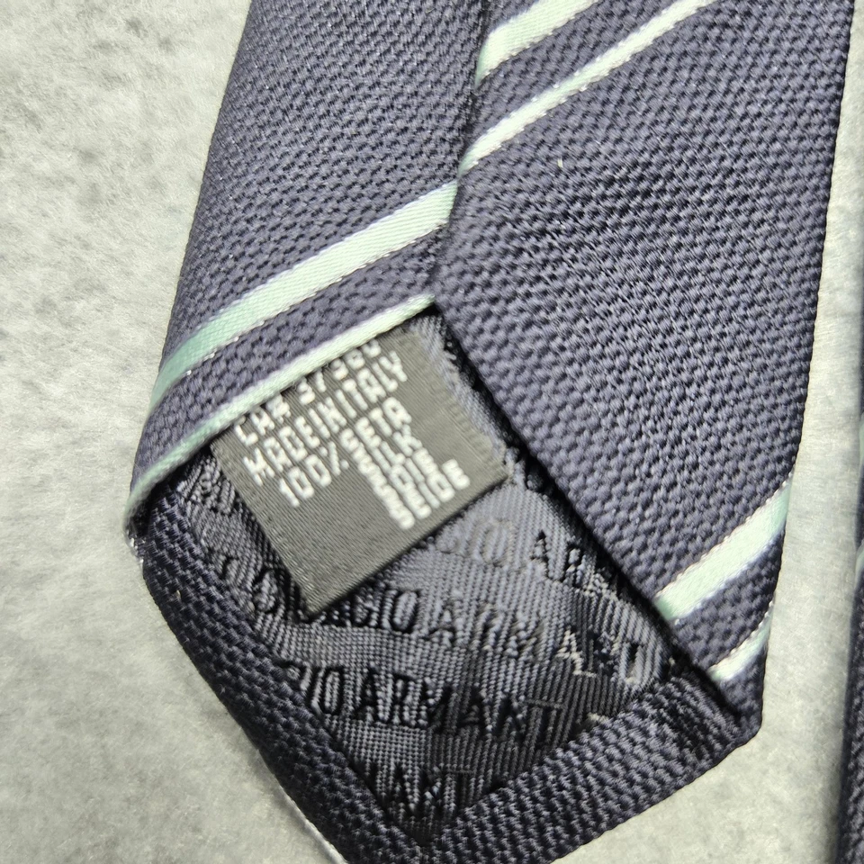 Gravata Giorgio Armani masculina tamanho único listrada azul 100% seda feita na Itália clássica - Imagem 2 de 4