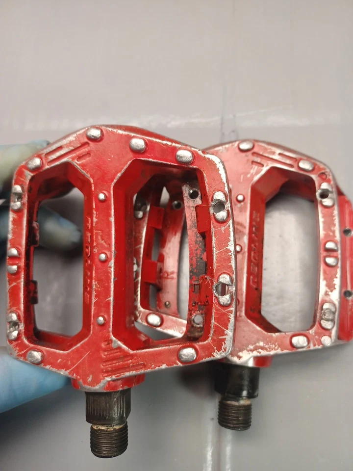 Pedales de plataforma de aluminio Redline BMX 9/16 rojos antiguos de mitad de escuela vintage K218 *Leer descripción* - Imagen 2 de 4