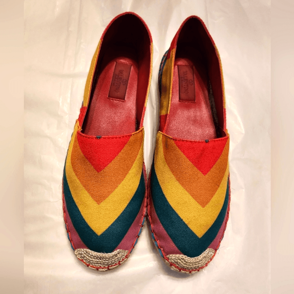 Valentino Limited Edition Collection Rainbow Canvas  display picture 3