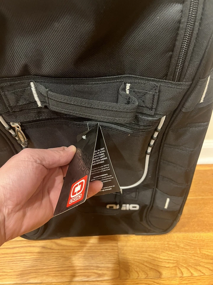 Maleta con ruedas Ogio equipaje de mano logotipo de centro comercial 23x14x8 nueva con etiqueta Foto 2 de 4