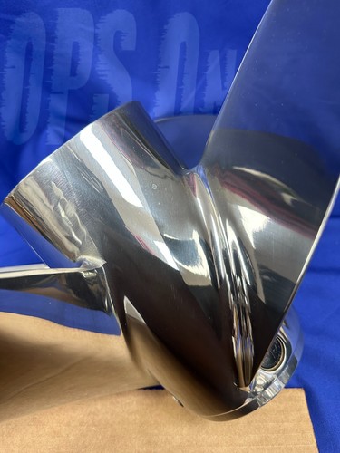 Mercury OEM Revolution 4 XP 24.5 RH Propeller - 48-8M0113954 - Used - No Hub Kit - Picture 7 of 13