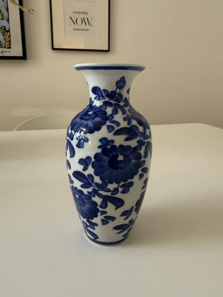 Porzellan Vase, Made In Thailand, Blaues Blumendekor, Neuwertig