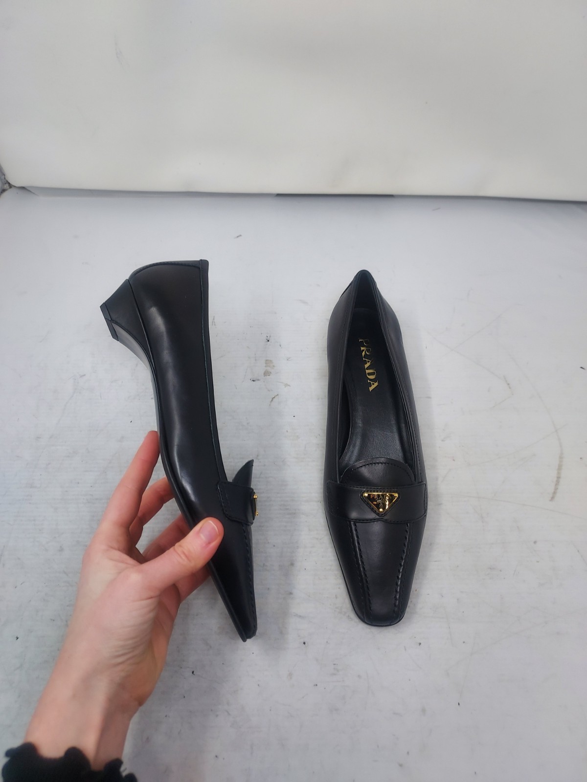 Prada Leather EU 38 US 8 WOMEN Triangle Logo Point Black Toe Pump Shoe