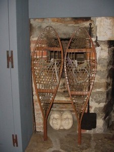 NICE PAIR OF ANTIQUE WOOD WOODEN SNOWSHOES PENOBSCOT SPECIALS MAINE