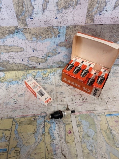 Autolite pack of 10 #175 Spark Plug replaces AC C44S, Autolite AT42.