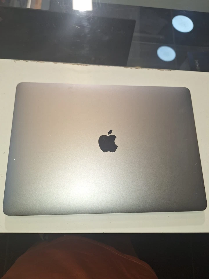 Apple MacBook Pro 13.3 in i5 th Gen 8GB RAM 256GB SSD laptop - Grey..., photo 2 of 3