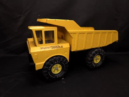 Vintage 1970s Tonka Mighty Dump Truck Pressed Steel 3900  XMB-975 L4401