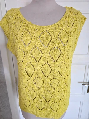 HAUT TRICOT JAUNE SANS MANCHES TAILLE 42/44 COM9 - Photo 1/3