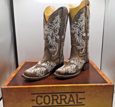 CORRAL A4063 Ladies Brown With White Embroidery Square Toe Boots Size 5 NICE