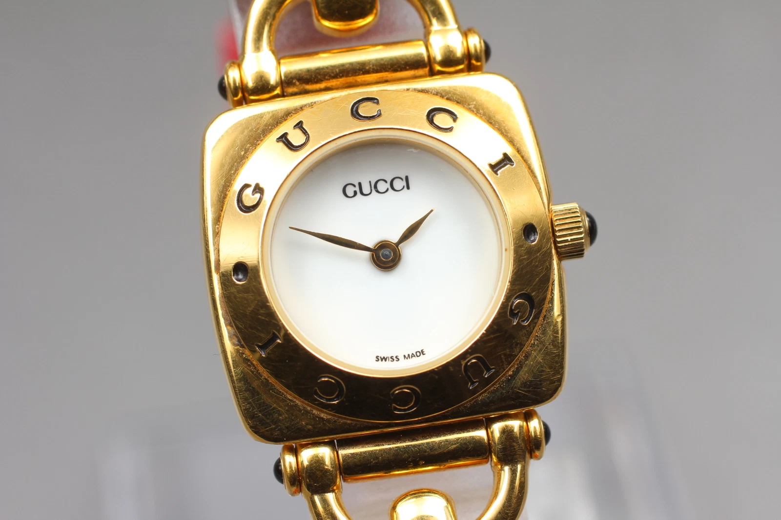 [Presque comme neuve] Montre pour femme GUCCI Hosebit 6300L cadran doré blanc quartz du Japon