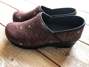 sanita floral clogs