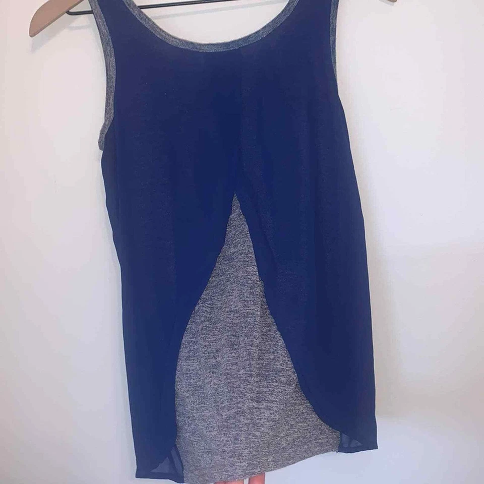 Top Miss Me Girls Diamante Tachonado Azul Sin Mangas Tostado Detalle Espalda Grande Foto 4 de 4