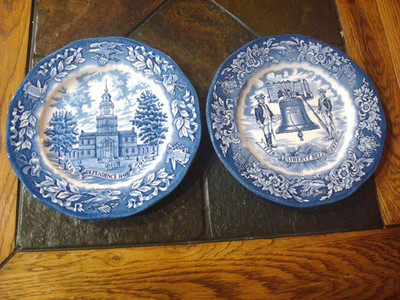 2 Avon Bicentennial Plates Liberty Bell & Independence Hall made in England 1976