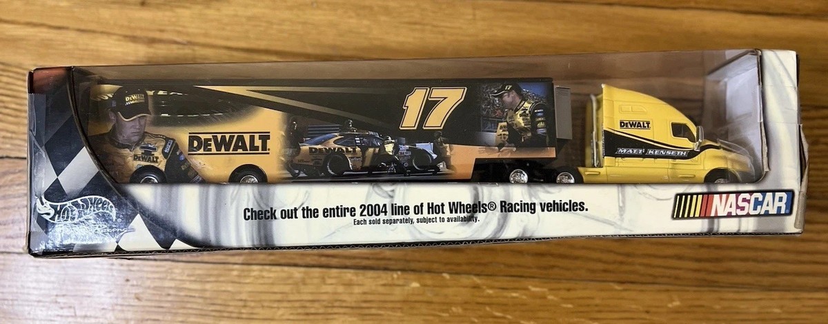 2004 Matt Kenseth Victory Lane Transporter #17 DeWalt Hot Wheels