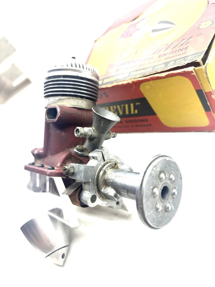 VINTAGE 1947 EDCO SKY DEVIL ENGINE With Stand And Box M3 - Image 4 of 4
