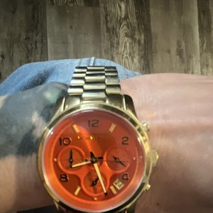 Authentic Michael Kors Gold plated, runway number 5939 watch face changes colors