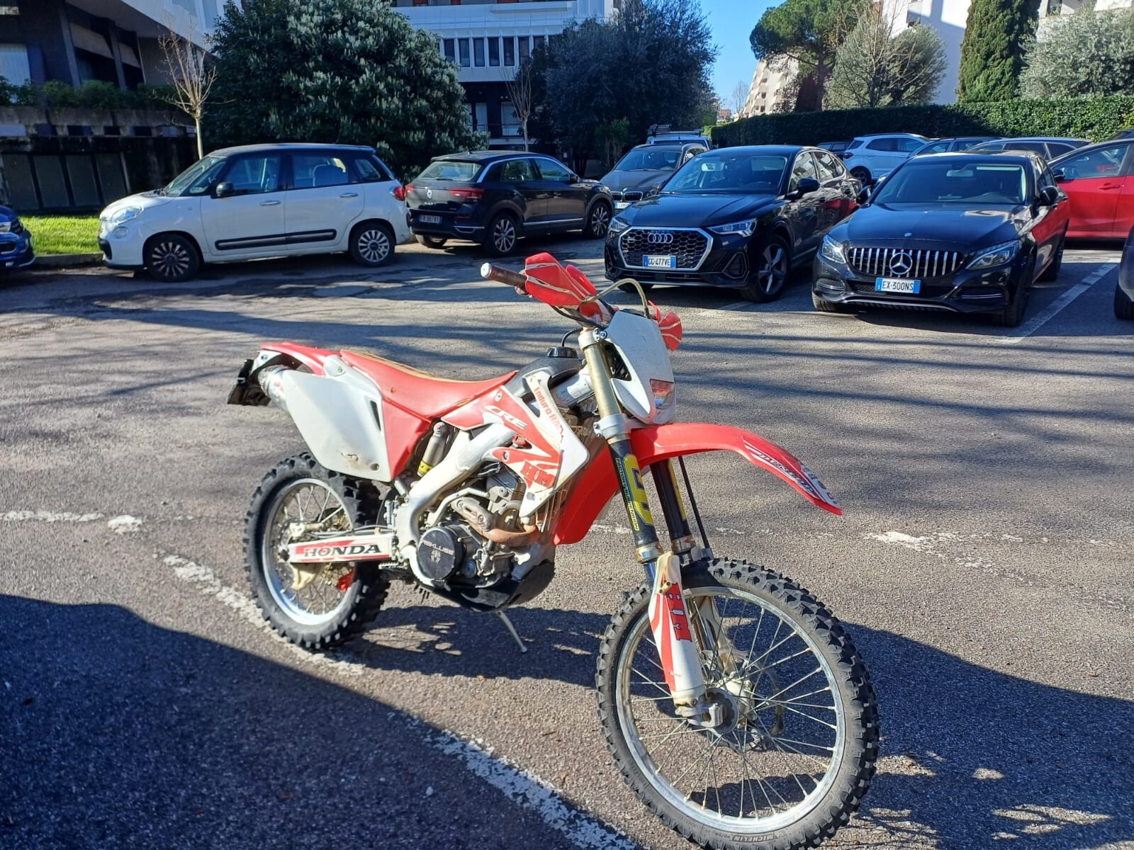 Foto 1 di 4