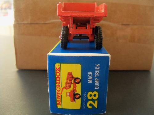 MATCHBOX LESNEY VINTAGE ORANGE MACK DUMP TRUCK IN ORIGINAL BOX CLEAN!!!! - Picture 4 of 7