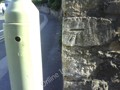 Foto 6x4 Benchmark an Wand am Eingang zum Balliol College Sportanlage c2010