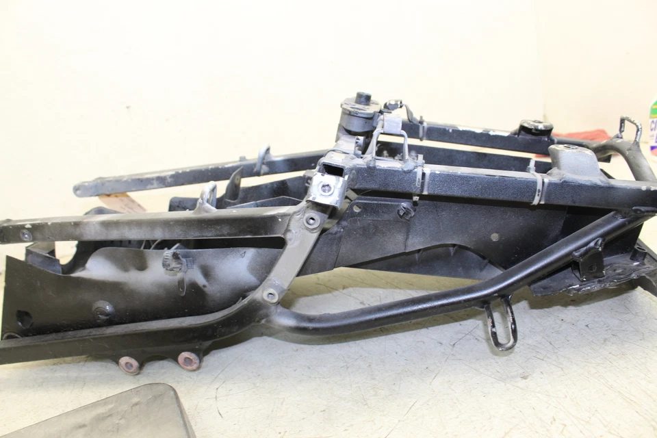 Suzuki GSXR600 2001 OEM subchasis trasero submarco trasero con bandeja de batería G6 Foto 2 de 4