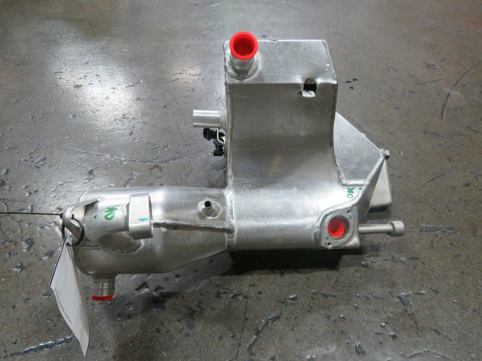 McLaren 570S, Oil Tank, Used, Damage, P/N 11F11785CP