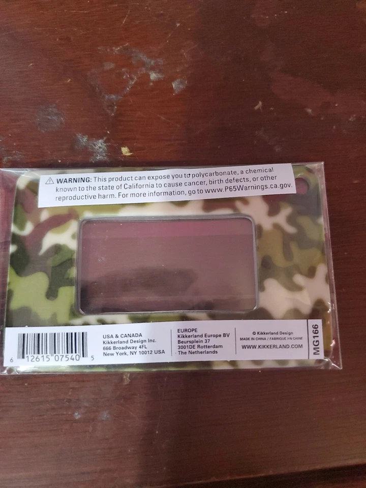 Tarjeta lupa tamaño bolsillo Kikkerland - 3,25" x 2" - camuflaje Foto 2 de 3