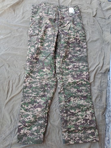 UA Ukrainische Armee Sommeranzug Pixel Predator Camo Original Gr. 46-5 MM18 NEU - Bild 17 von 18
