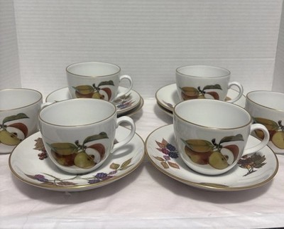 Royal Worcester 1961 Evesham Porcelain Gold Rim Coffee Cups 2 1/2''X3.25  Set of6