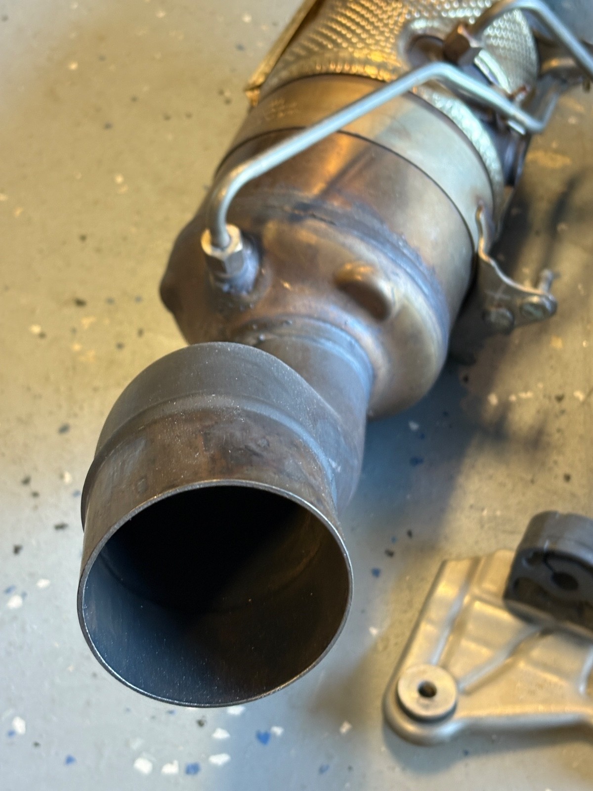 Maserati Levante Modena S Trofeo OEM Cat Downpipes 15k miles with valves senors