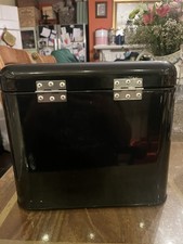 Traditional Black Metal Bread Bin. 26 x 19 x 17cm. 1033g 