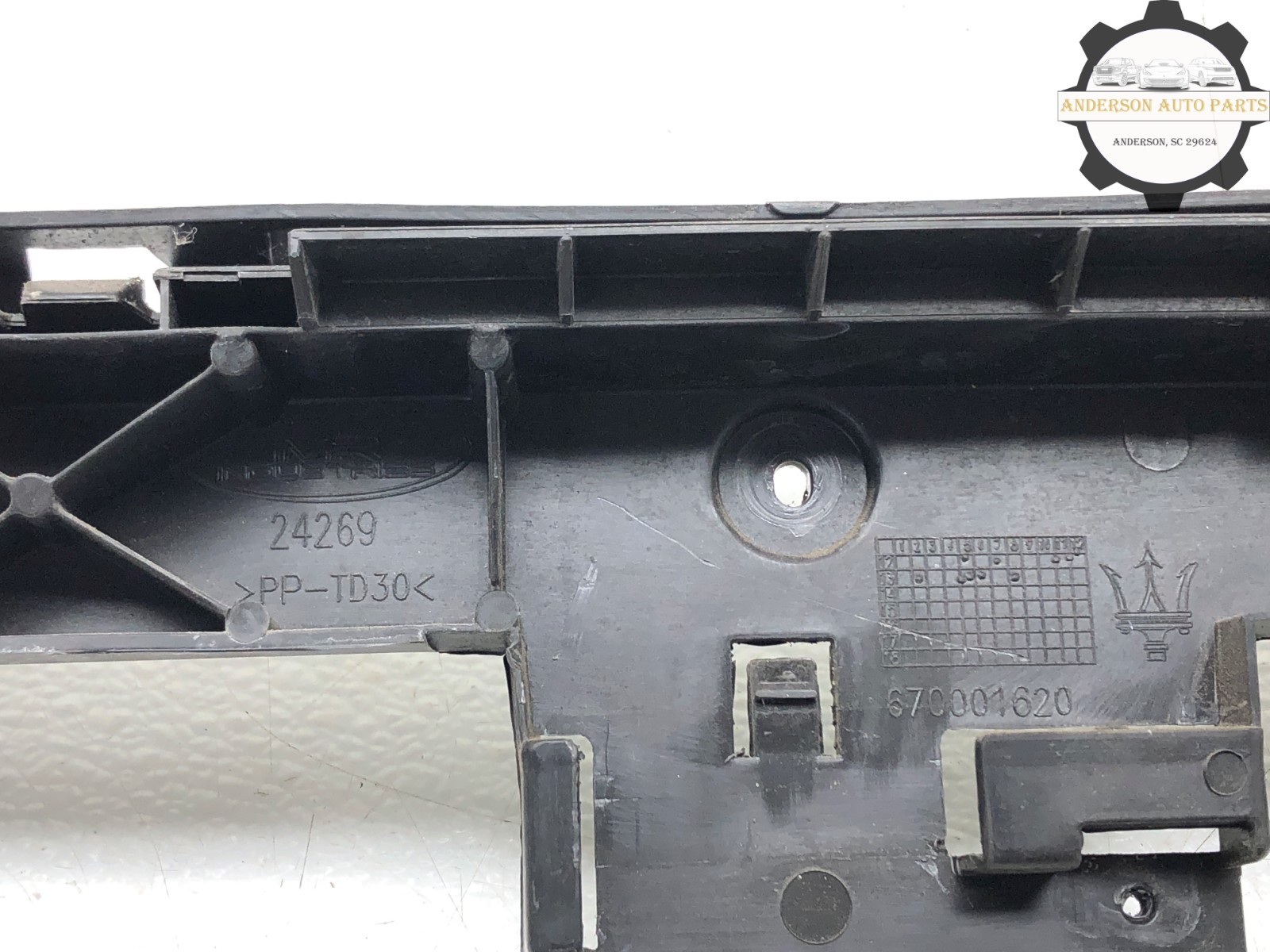 2014-2020 MASERATI QUATTROPORTE REAR BUMPER CENTER SUPPORT GUIDE BRACKET OEM
