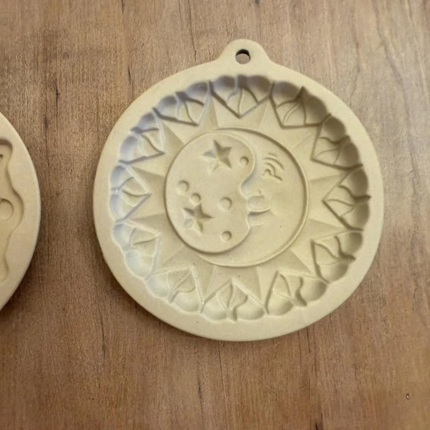 Juego de adornos redondos vintage Wilton 1997 moldes de galletas de cerámica copo de nieve estrellas de luna Foto 4 de 4