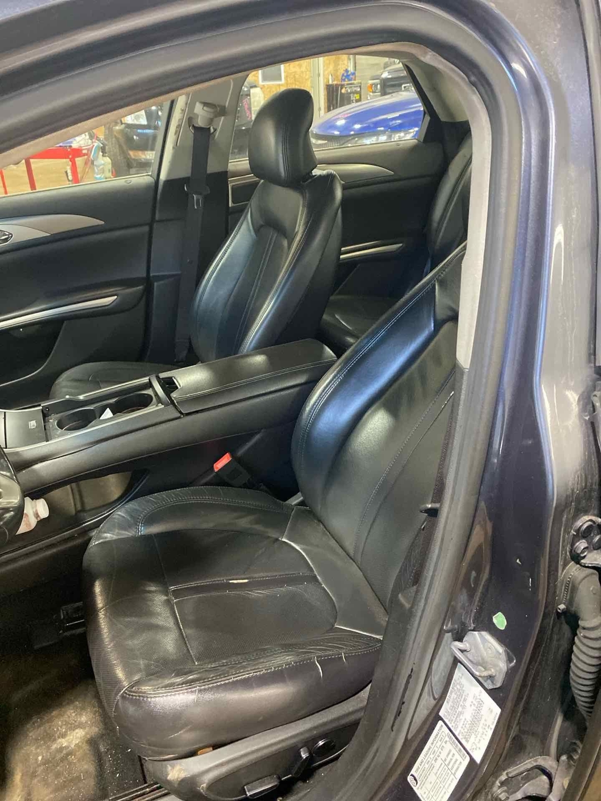 Rear Spindle Knuckle Stub Axle LINCOLN MKZ Right Passenger 13 14