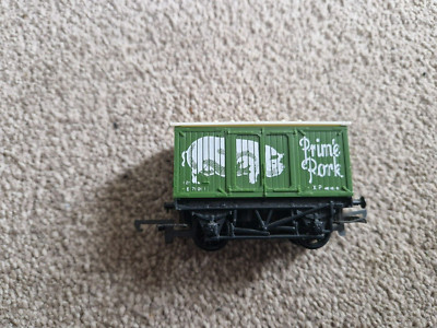 OO Spur Hornby Railways Prime Pork Geschlossener Güterwagen R216 E71011