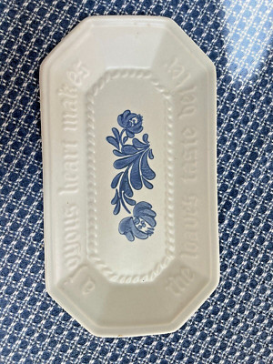 Pfaltzgraff Yorktowne Pattern Bread Serving Dish