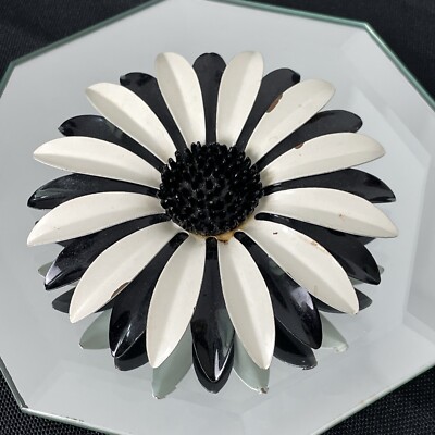 Vintage 60\'s Huge Black White Enamel Flower Brooch Pin 1960s Black White Enamel Flower Brooch Large Mod Floral Pin  main image 3