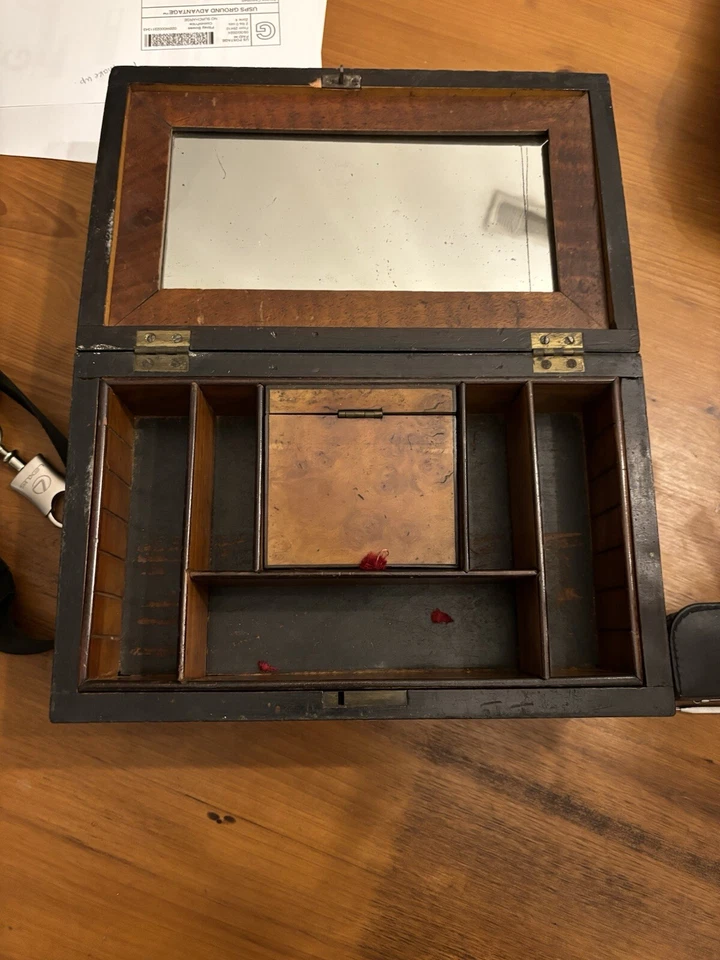 Antigua caja de costura con incrustaciones Burl caja de baratijas carrito de té de madera de burlón Foto 2 de 4