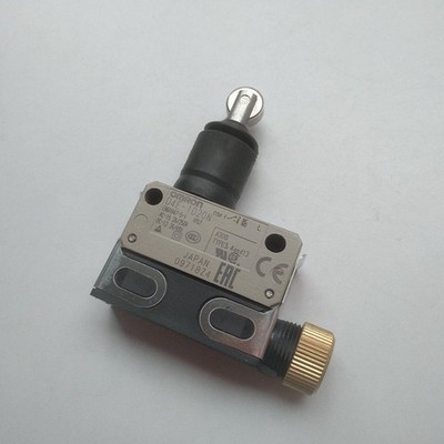 1PCS OMRON D4E-1D20N Limit Switch D4E1D20N New Expedited Shipping