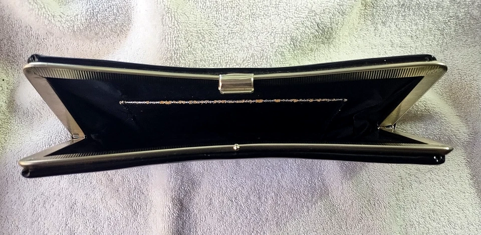 Vintage 1960's Retro Clamshell Hinged Black PVC, Vinyl Purse with Metal Clasp - Image 3 of 4