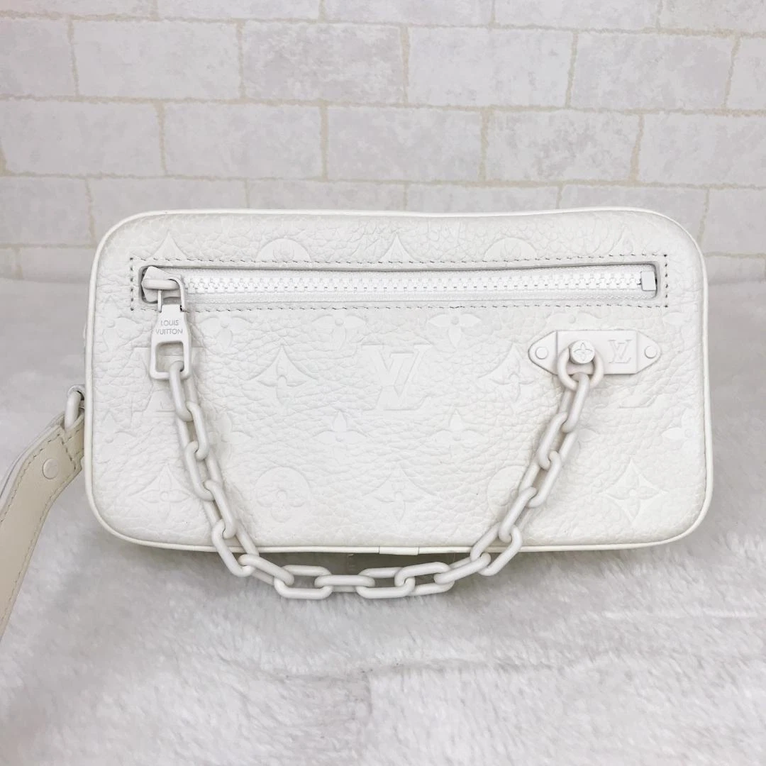 Louis Vuitton 2019 Pre-owned Pochette Volga Clutch Bag - White