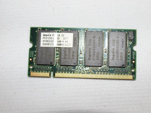 Hynix Laptop Memory SODIMM 256MB DDR 266Mhz HYMD232M646A6-H (X4) 1024GB - Picture 3 of 3
