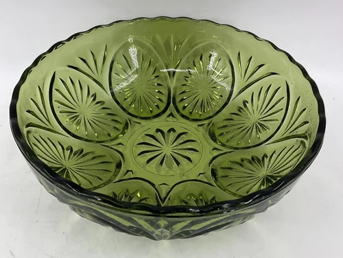 Green Anchor Hocking Medallion Glass 8" Serving Bowl Vintage Avocado Green