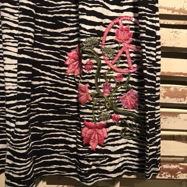 NOVO COM ETIQUETAS~MENINAS LIPSTIK~PRETO~ESTAMPA ZEBRA~ROSA ROSA~BORDADO~VESTIDO~14 - Imagem 3 de 3