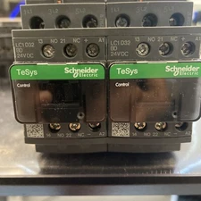 LC2D32BD. 24Vdc. Reversing. Schneider 