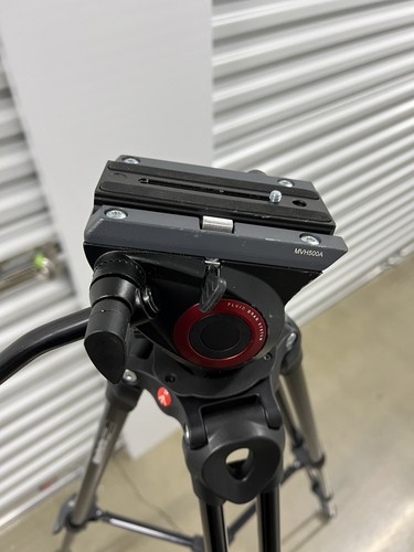 Manfrotto MVK502AM-1 Professional Fluid Video System Aluminum Tripod - Picture 6 of 6