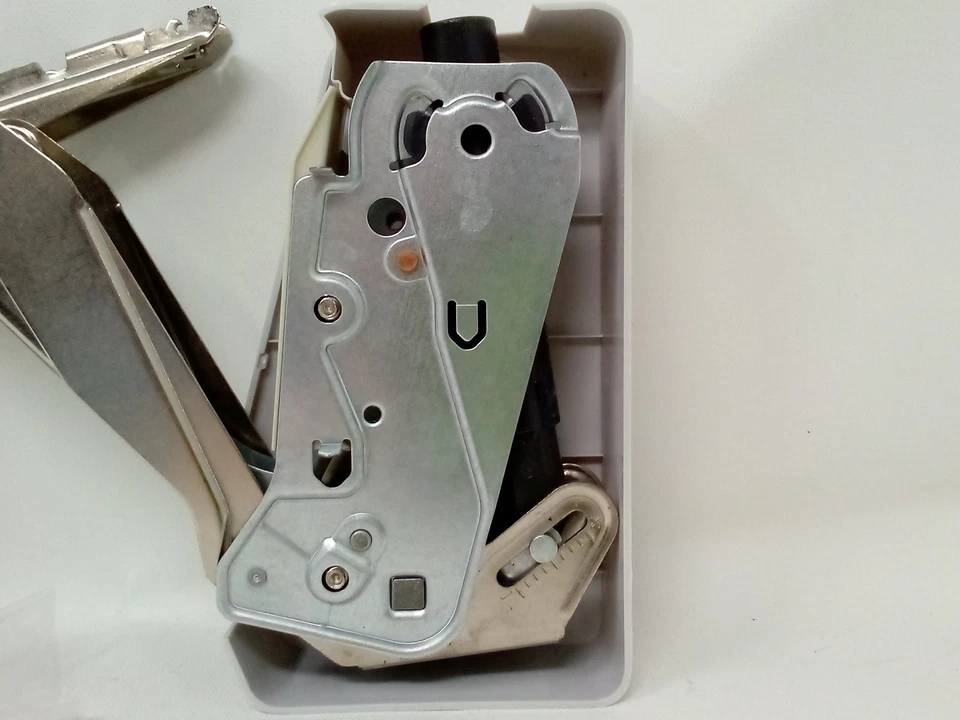 Hafele 372.91.320 LID STAY 免费 1.0 MOD A SF ST NIP PL GR 套装 — 第 2/4 张图片