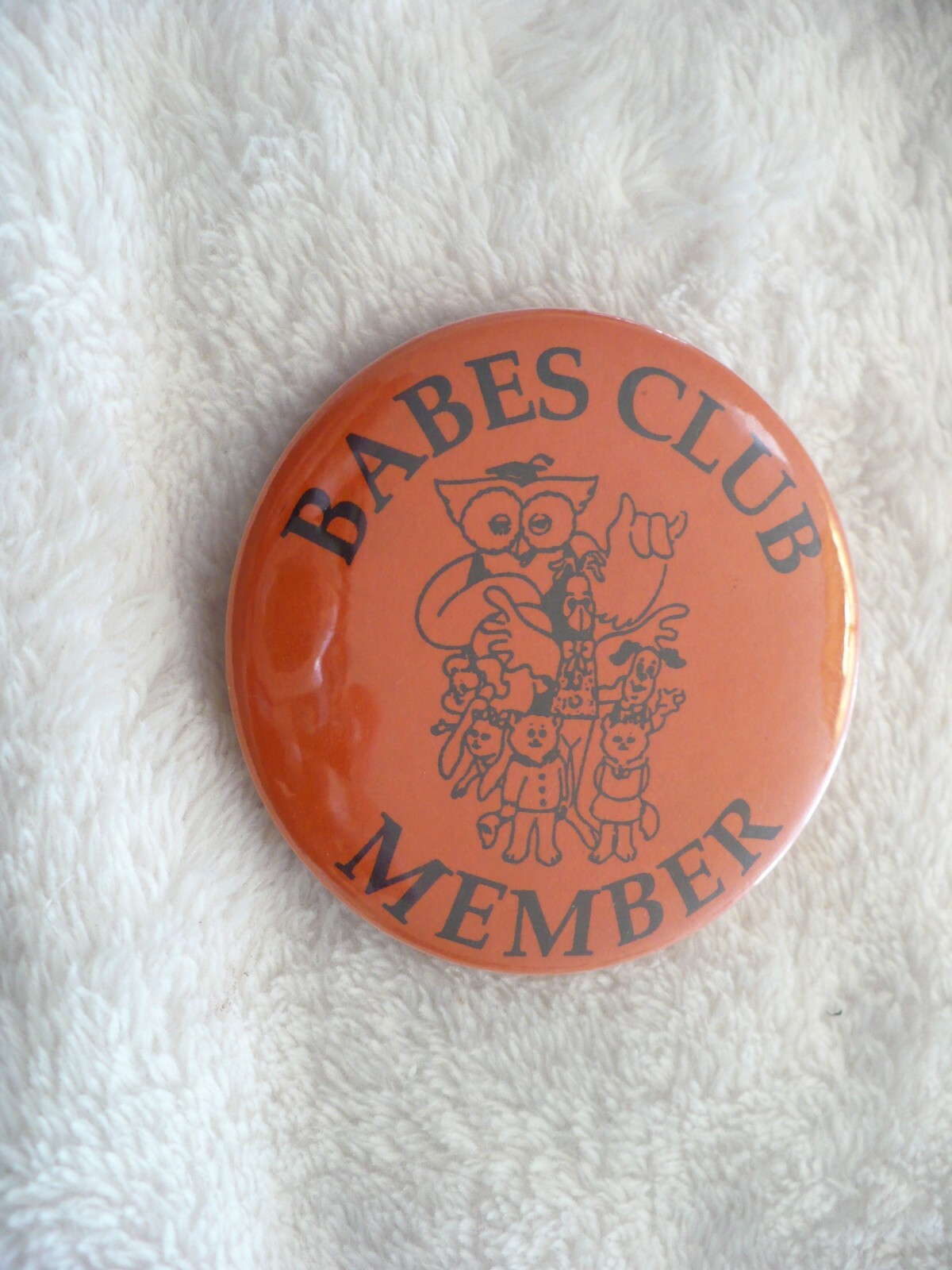 VI- BABES CLUB MEMBER PIN BADGE    #47299 NICE