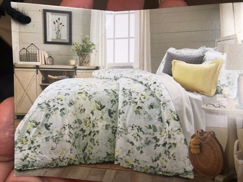 Bee \u0026 Willow Home Bee \u0026 Willow Home Chelsea 3-Piece King Comforter Set